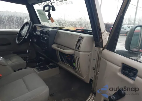 2004 Jeep Wrangler Sahara z USA, uszkodzony, nr VIN 1J4FA59S64P761731